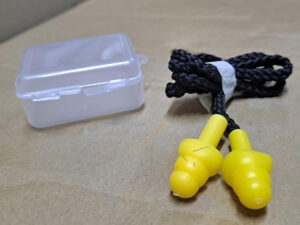 TAPON OIDO DE HULE AMARILLO CON PITA NEGRA ZFB-25B ZBT