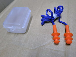 TAPON OIDO DE HULE COLOR NARANJA CON PITA AZUL ZFB-25E ZBT