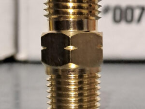 NIPLE MANGUERA/REGULADOR IZQUIERDO ACETILENO B-29 ZBT